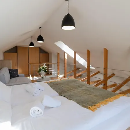 Słoneczna Góra W Spokojnej Okolicy - Dream